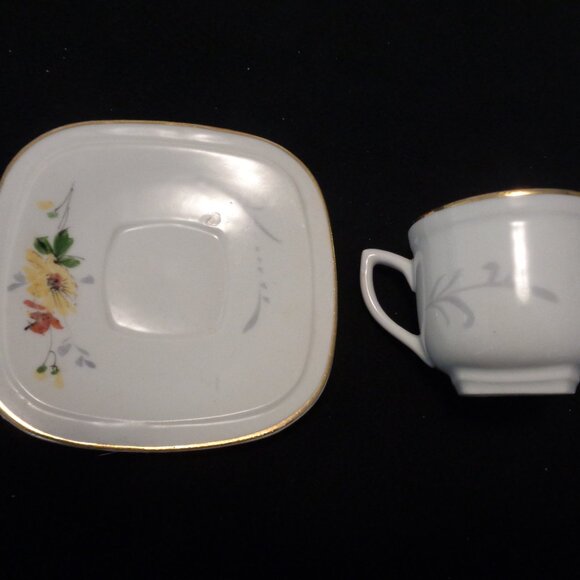 FRENCH GIRL STYLE VINTAGE FRENCH YELLOW FLOWERS SM CUP & SAUCER - Picture 5 of 9